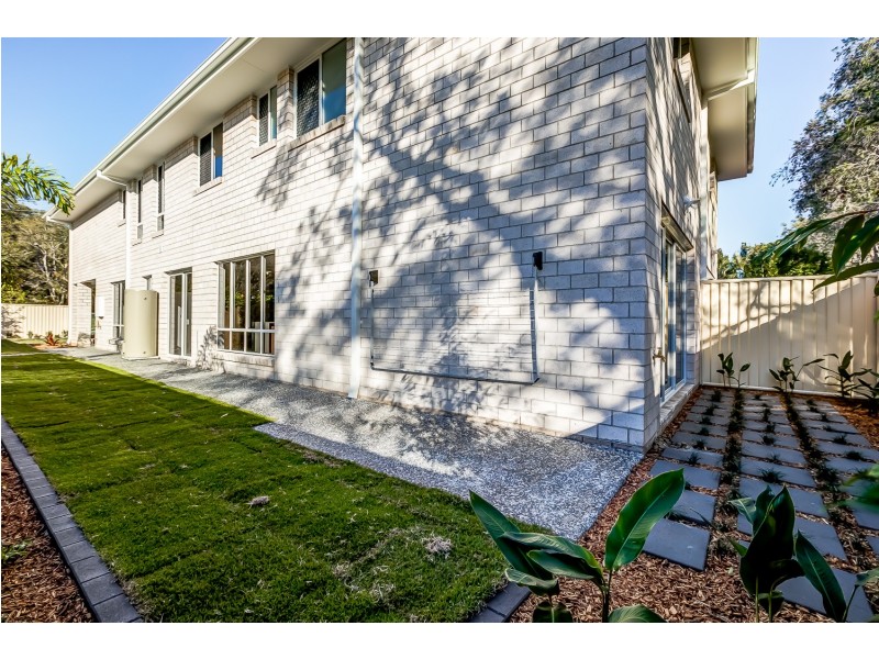 2/141 Musgrave Avenue, Labrador QLD 4215