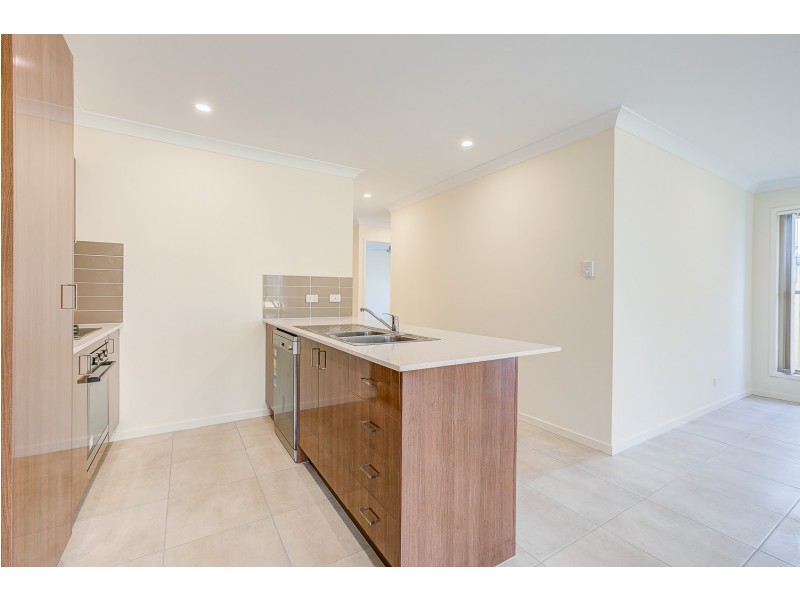 1/10 Bloomfield Avenue, Park Ridge QLD 4125