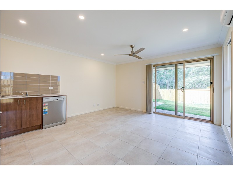 2/10 Bloomfield Avenue, Park Ridge QLD 4125