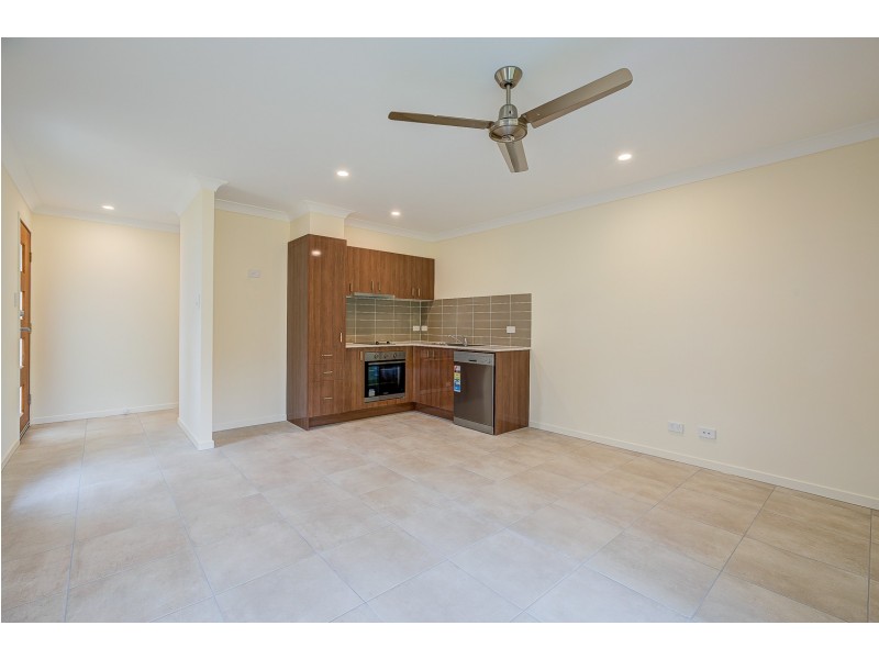 2/10 Bloomfield Avenue, Park Ridge QLD 4125