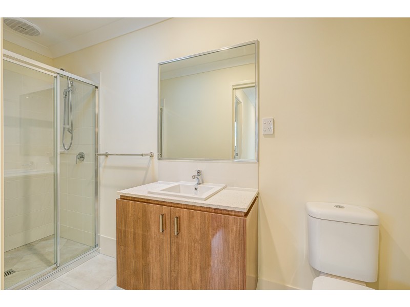 2/10 Bloomfield Avenue, Park Ridge QLD 4125