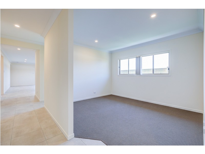 8  Ioannou Place, Coomera QLD 4209