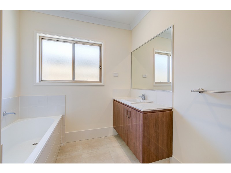 8  Ioannou Place, Coomera QLD 4209