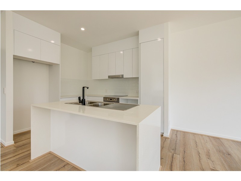 1/35 Salmon Street, Southport QLD 4215