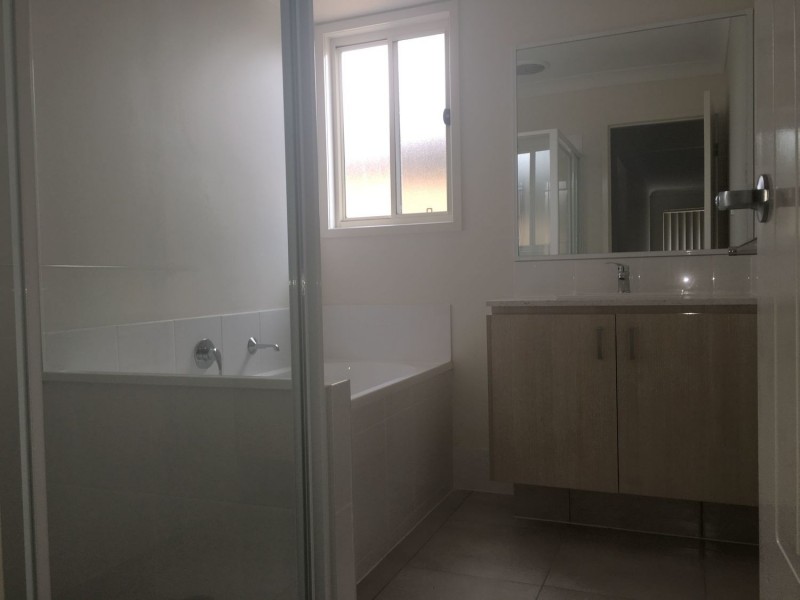 26 Hollyoak Crescent, Pimpama QLD 4209