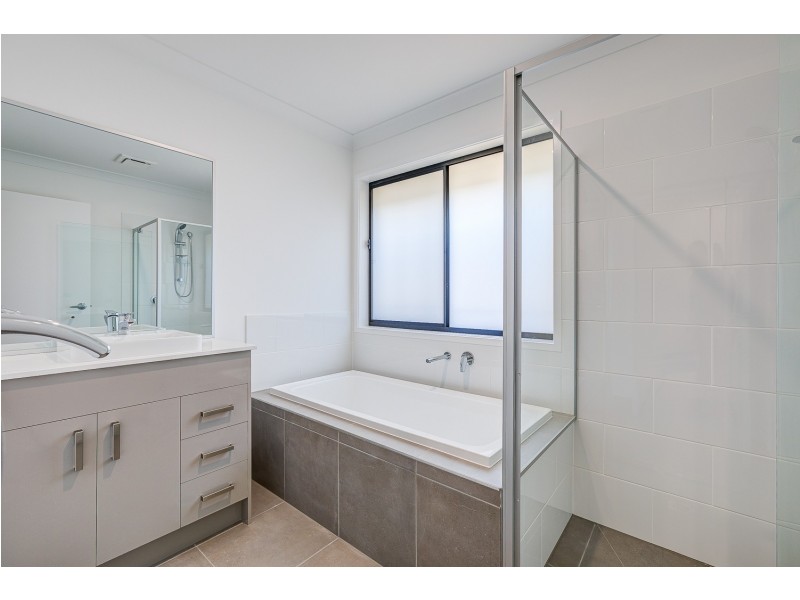 6 Heron Lane, Bahrs Scrub QLD 4207