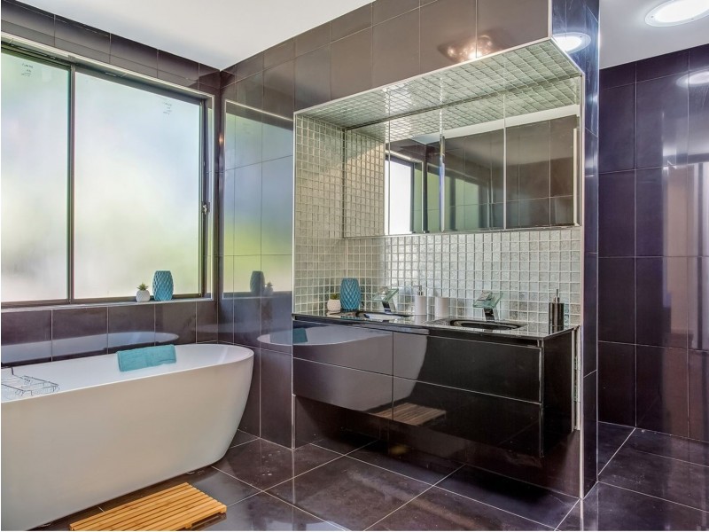3 Duke Court, Tallai QLD 4213
