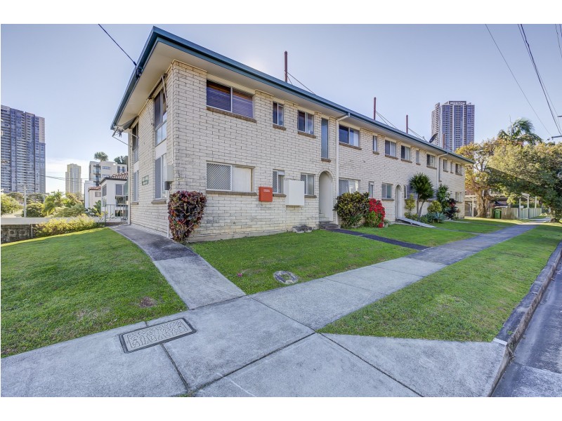 4/25 Lenneberg Street, Southport QLD 4215