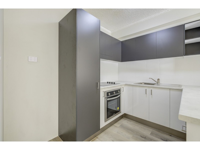 4/25 Lenneberg Street, Southport QLD 4215