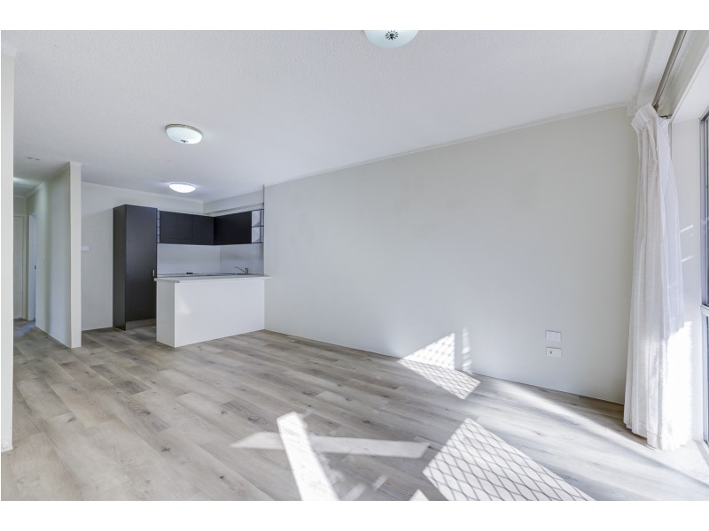 4/25 Lenneberg Street, Southport QLD 4215