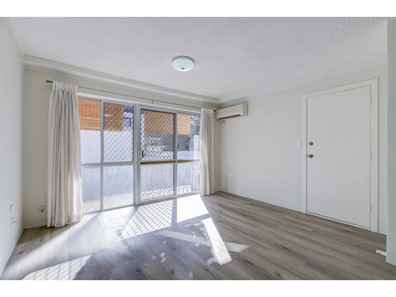 4/25 Lenneberg Street, Southport QLD 4215