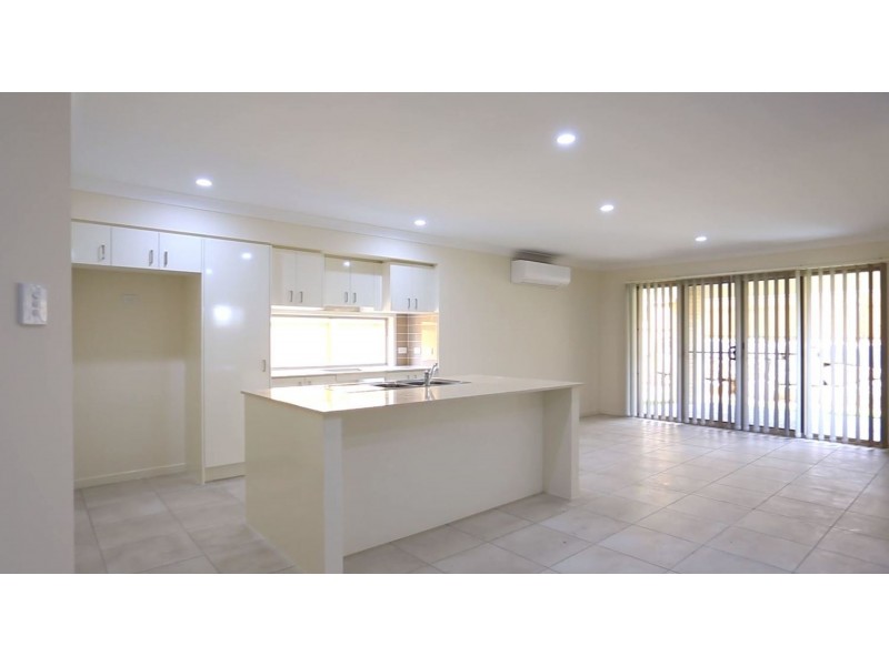 6 Hazel Street, Pimpama QLD 4209