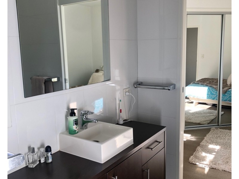 1/5 Nankeen Avenue, Paradise Point QLD 4216