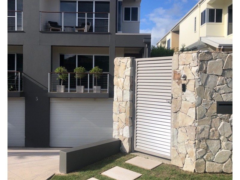 1/5 Nankeen Avenue, Paradise Point QLD 4216