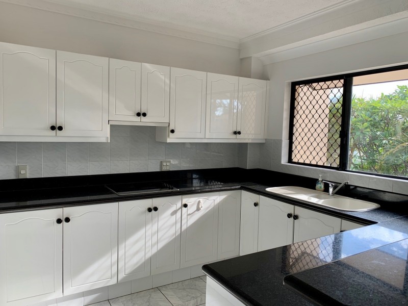 9/12 Canal Avenue, Runaway Bay QLD 4216