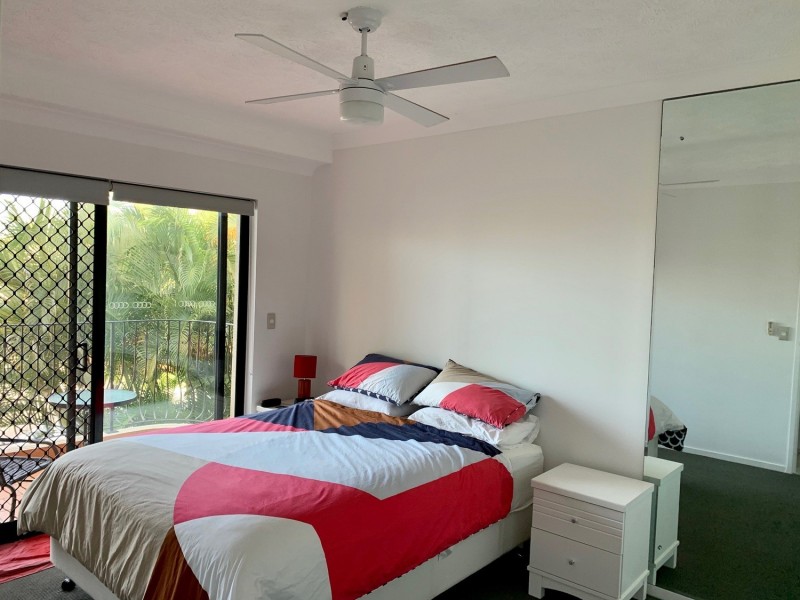 9/12 Canal Avenue, Runaway Bay QLD 4216