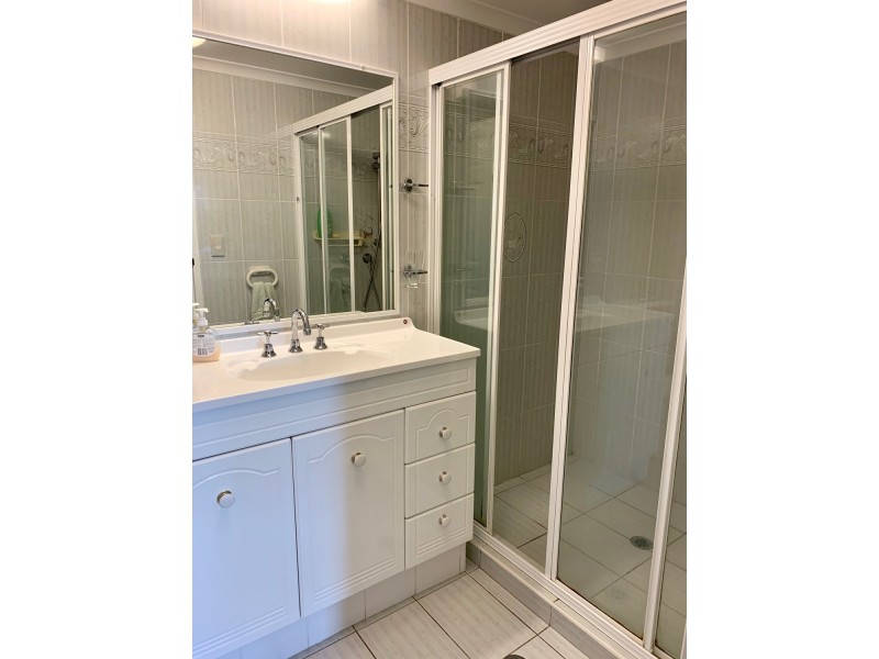 9/12 Canal Avenue, Runaway Bay QLD 4216