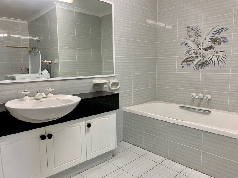 9/12 Canal Avenue, Runaway Bay QLD 4216