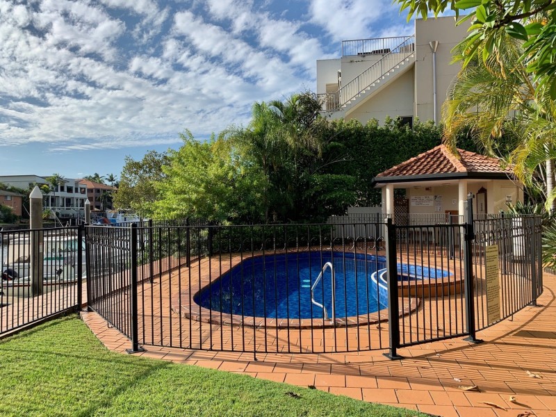 9/12 Canal Avenue, Runaway Bay QLD 4216