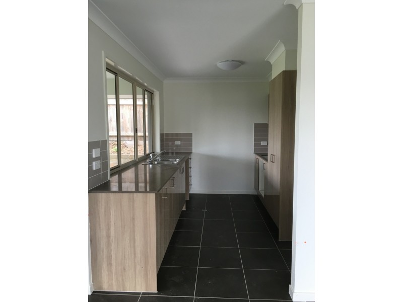 10 Sunstone Avenue, Pimpama QLD 4209