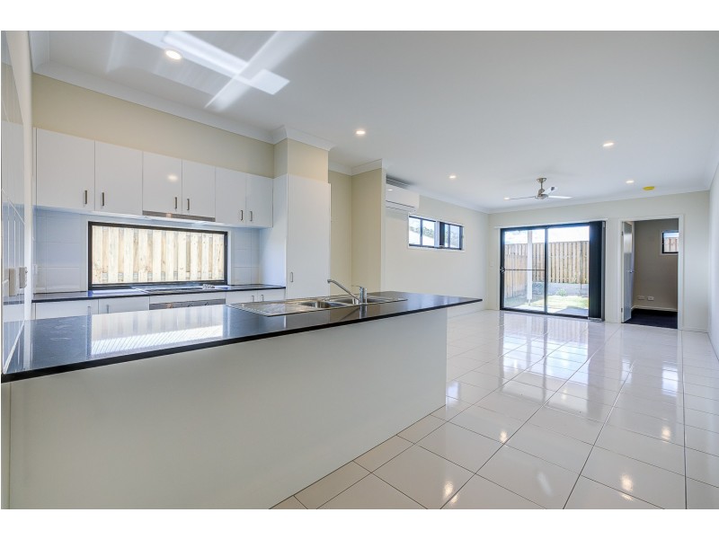 1/5 Merino Street, Park Ridge QLD 4125