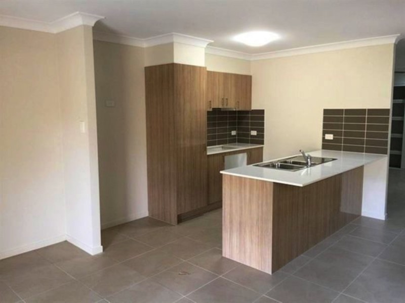 4 Sunstone Avenue, Pimpama QLD 4209