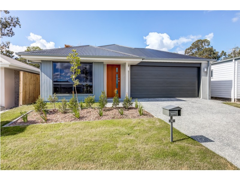 8 Barnyard Drive, Park Ridge QLD 4125