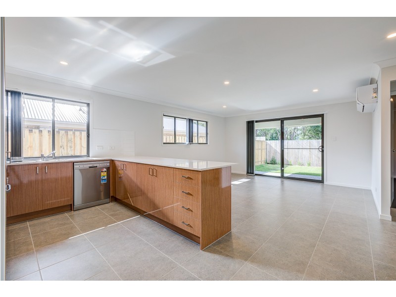 8 Barnyard Drive, Park Ridge QLD 4125