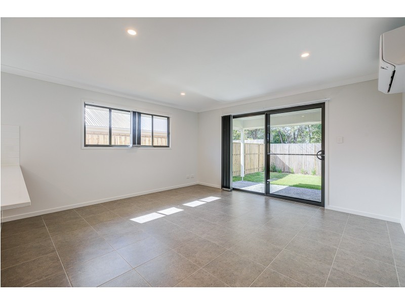 8 Barnyard Drive, Park Ridge QLD 4125