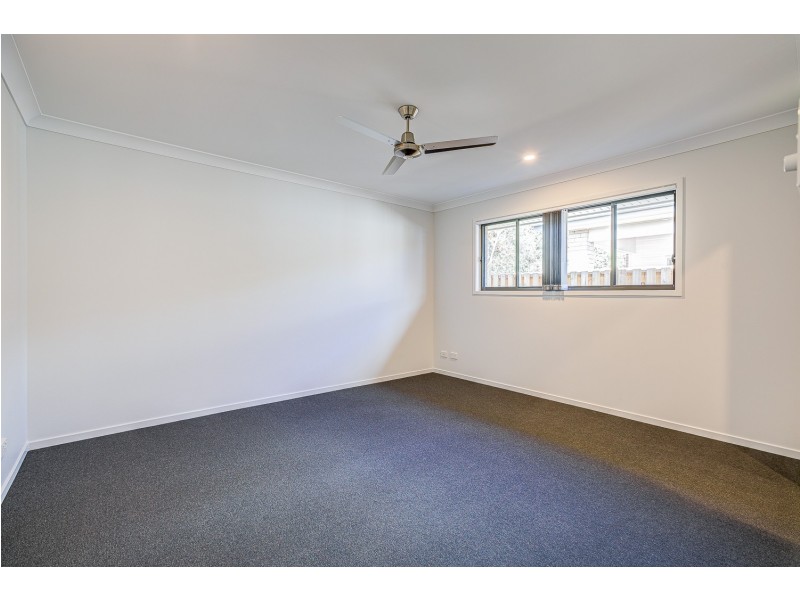 8 Barnyard Drive, Park Ridge QLD 4125