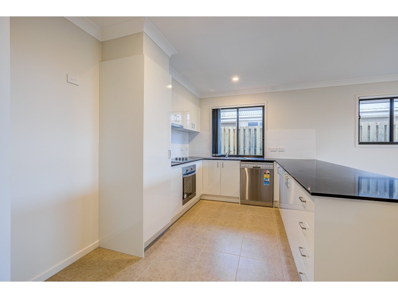 37 Wicker Road, Park Ridge QLD 4125