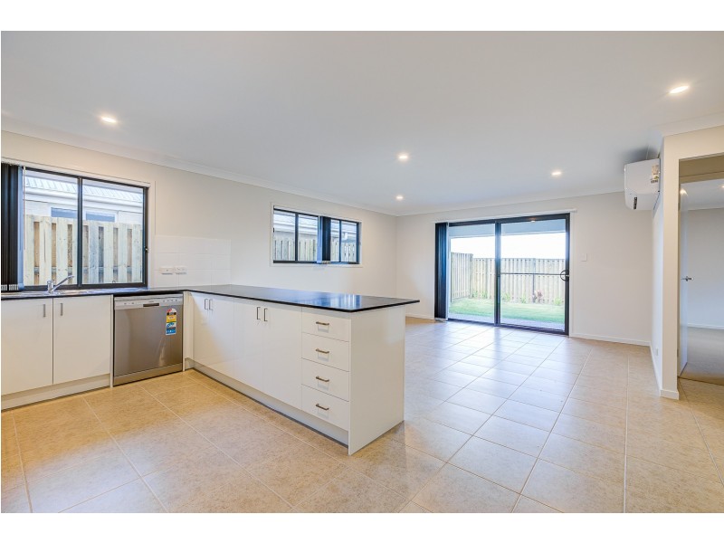 37 Wicker Road, Park Ridge QLD 4125