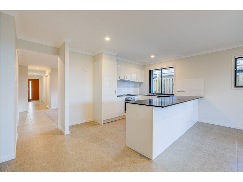 37 Wicker Road, Park Ridge QLD 4125