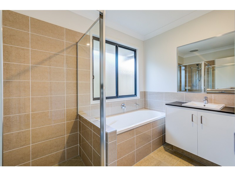37 Wicker Road, Park Ridge QLD 4125