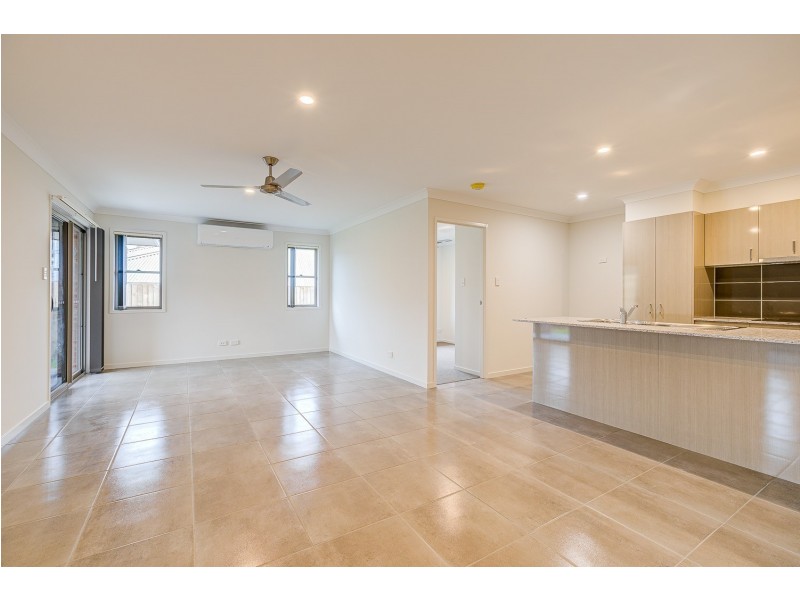 2/38 Flowers Drive, Coomera QLD 4209