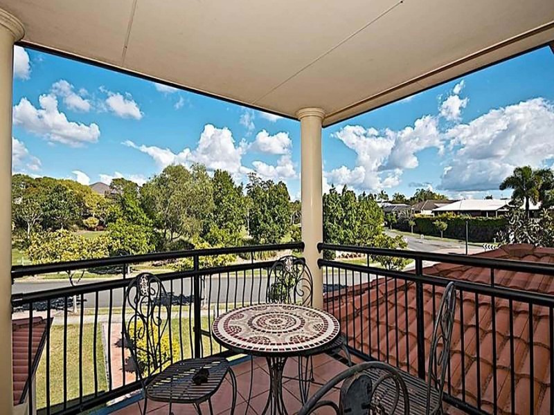 102 Crestwood Drive, Molendinar QLD 4214