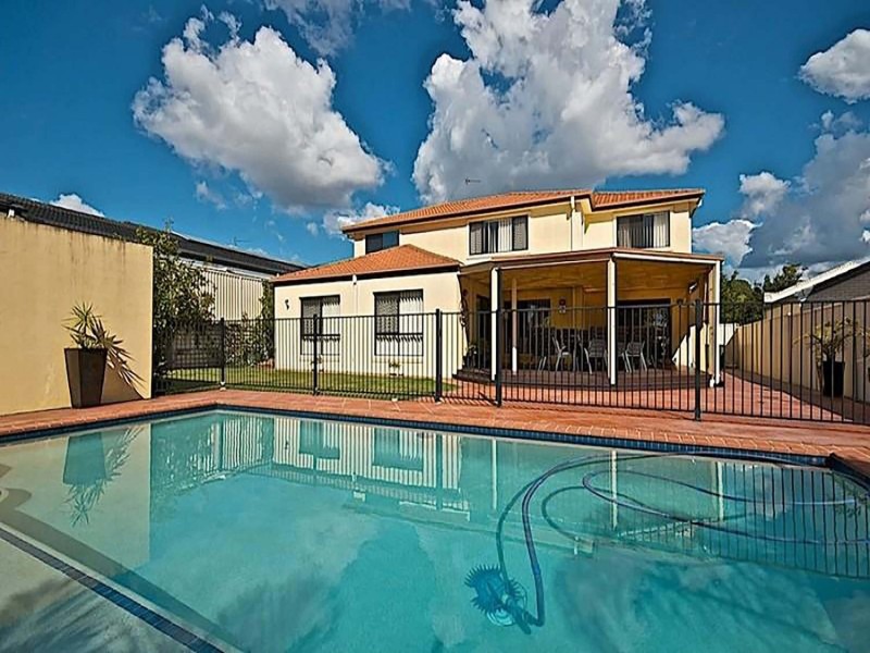 102 Crestwood Drive, Molendinar QLD 4214