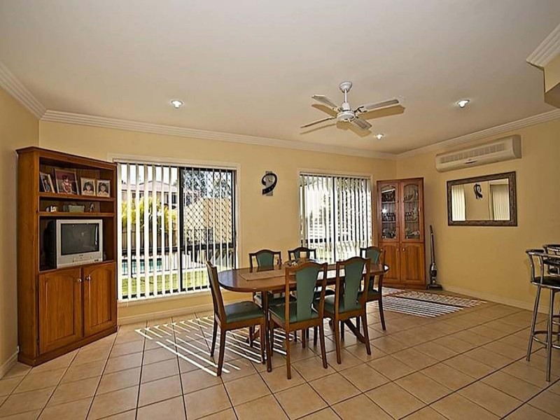 102 Crestwood Drive, Molendinar QLD 4214