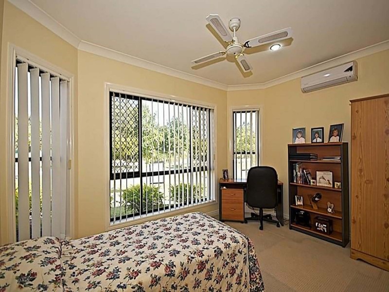 102 Crestwood Drive, Molendinar QLD 4214