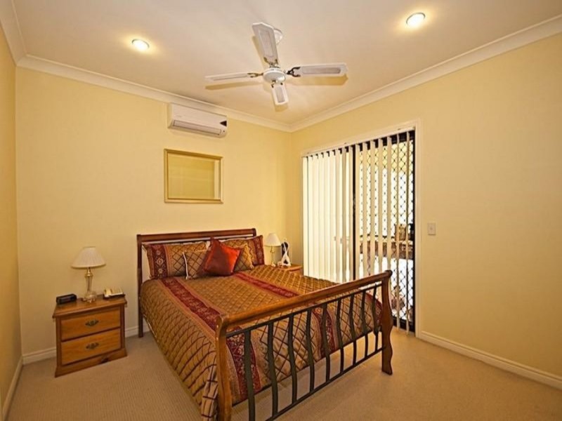 102 Crestwood Drive, Molendinar QLD 4214