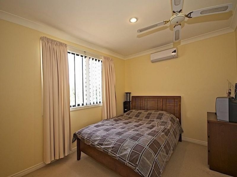 102 Crestwood Drive, Molendinar QLD 4214