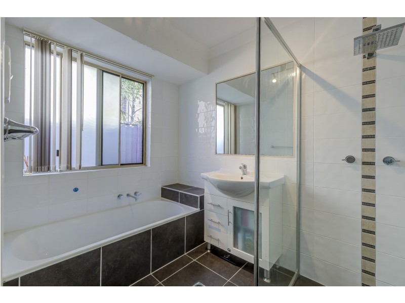 21 Ashgrove Avenue, Runaway Bay QLD 4216