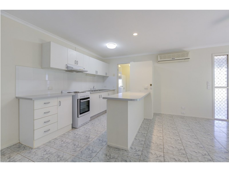 2/299 Government Road, Labrador QLD 4215