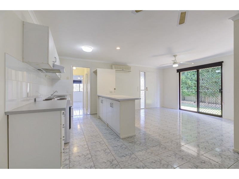 2/299 Government Road, Labrador QLD 4215