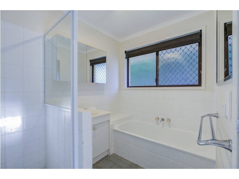 2/299 Government Road, Labrador QLD 4215