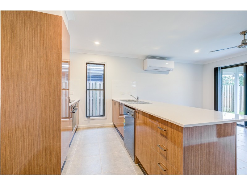 9 Angus Court, Park Ridge QLD 4125