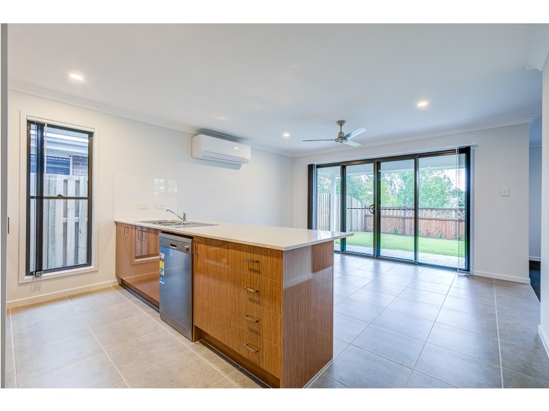 9 Angus Court, Park Ridge QLD 4125