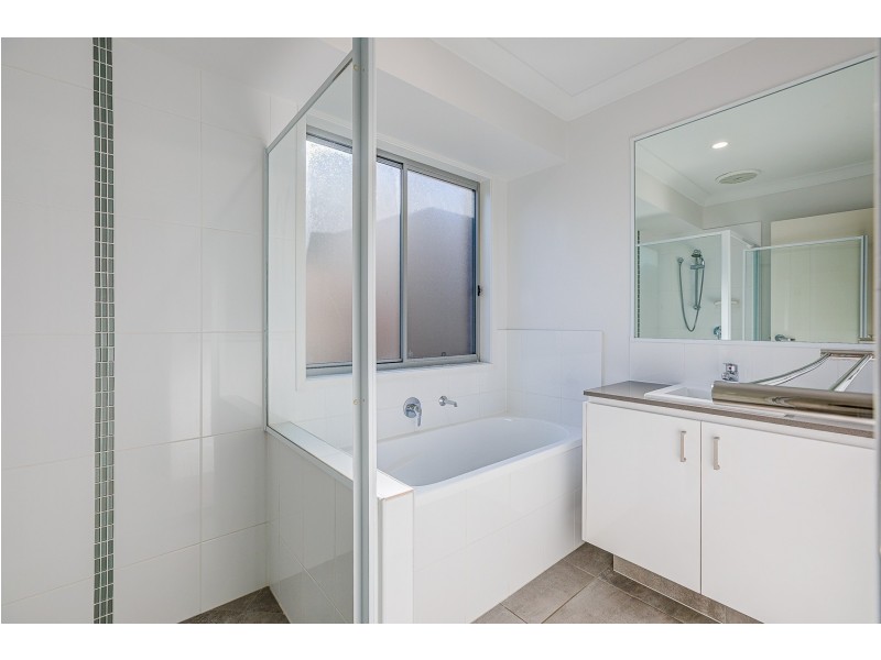 19 Maurie  Pears Crescent, Pimpama QLD 4209