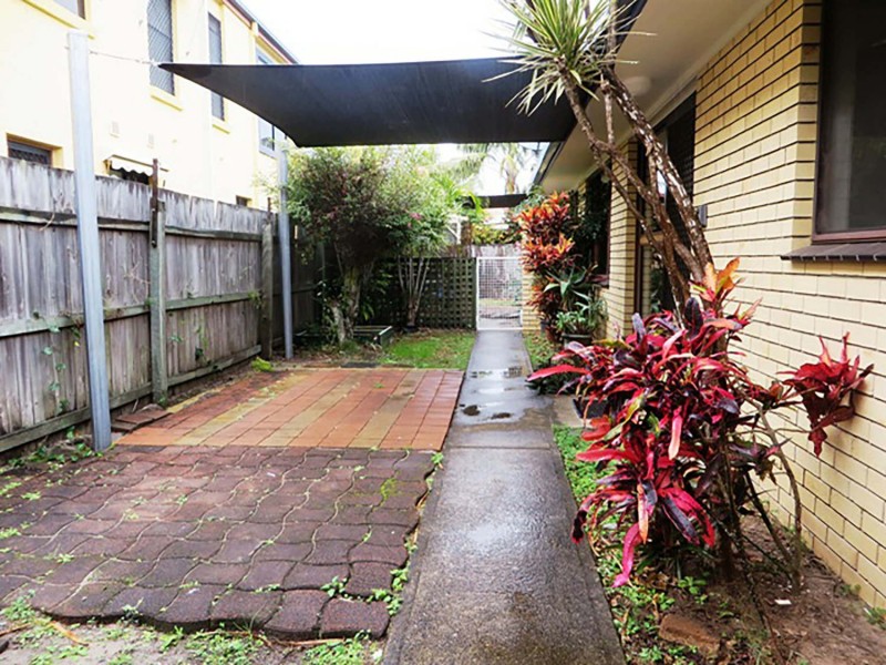 1/10 Errol Avenue, Paradise Point QLD 4216