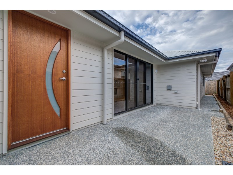 2/13 Seaford Street, Pimpama QLD 4209